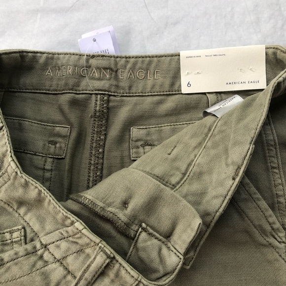 NWT American Eagle Outfitters Green Cargo Shorts with Relaxed Fit Size 6 - Picture 6 of 7